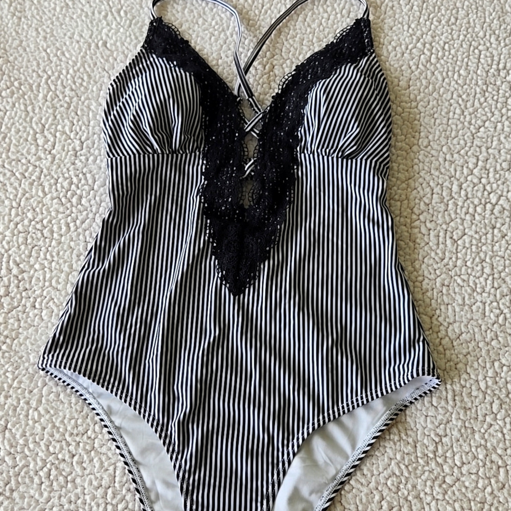 Cupshe Black and White One Piece Swimsuit with Lace Trim